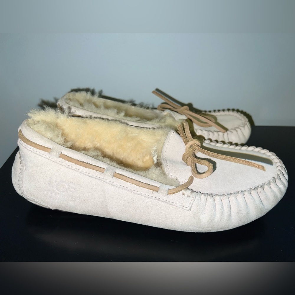 Sand Dakota Ugg Slipper; Size 6